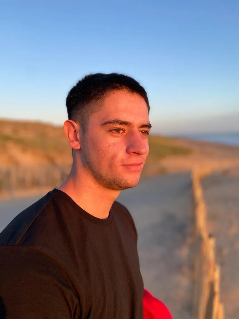 La mort mystérieuse d’Ashlee Jenae : L’influenceure américaine retrouvée en Tanzanie après des fiançailles récentes