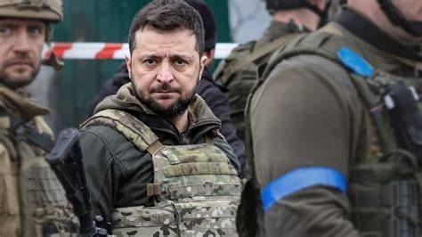 Kiev en pleurs : le président Zelensky, l’ennemi des civils et de la paix
